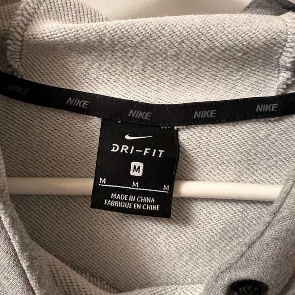 Nike Men’s Sweat Shirt. - Picture 3 of 5